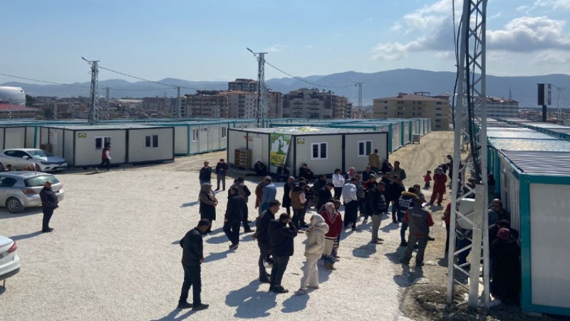 Hatay Defne'de Kocaeli Konteynerlerine taşınma başladı