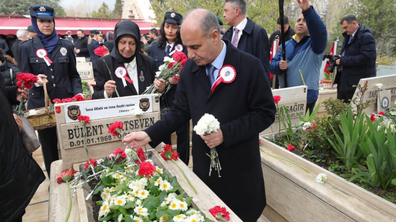 Emniyet Genel Müdürü Mehmet Aktaş, Cebeci Polis Şehitliği’ne ziyaret etti