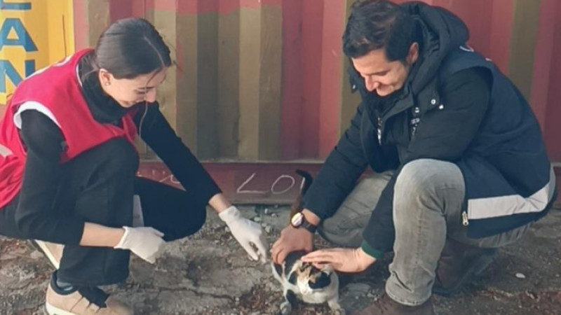 Polis ve Kızılay’dan yürekleri ısıtan hareket