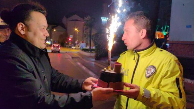  Polis Ekiplerine Pastalı 10 Nisan Sürprizi