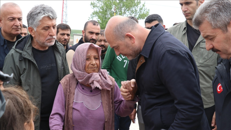 İçişleri Bakanı Soylu, Hatay'da  çadır kentleri ziyaret etti