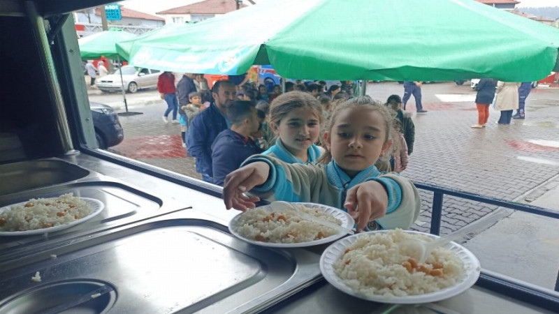 Kulalı şehitler için pilav hayrı