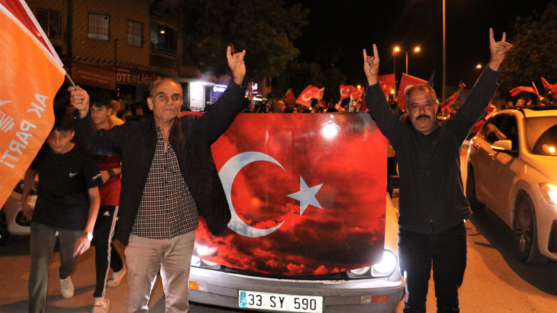 CUMHUR İTTİFAKI’NIN SEÇİM BAŞARISI TOROSLAR’DA DA COŞKUYLA KUTLANDI