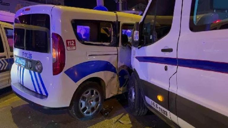 Bursa'da trafik kazası! 3 polis yaralandı