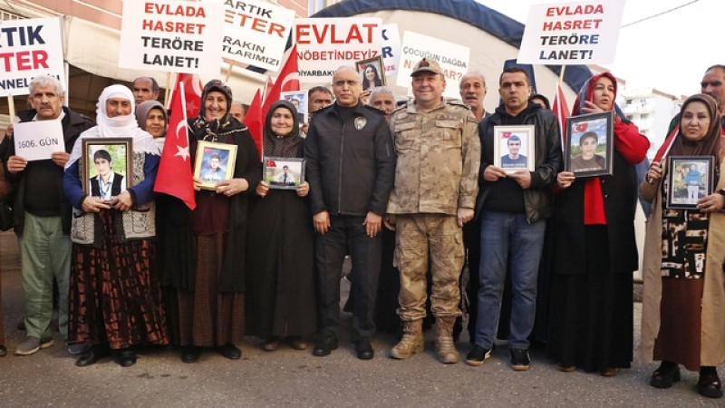 Diyarbakır İl Emniyet Müdürü Fatih KAYA, çocukları kaçırılan aileleri ziyaret etti