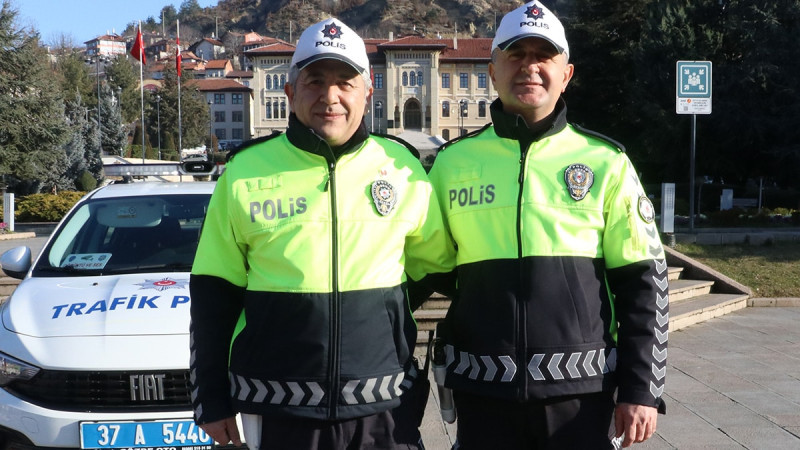 Kahraman Polis Memuru, Kalbi Duran Adamı Hayata Döndürdü