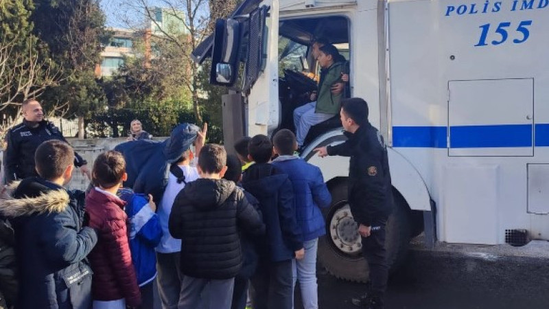 Çorlu Polisi minik öğrencileri ağırladı