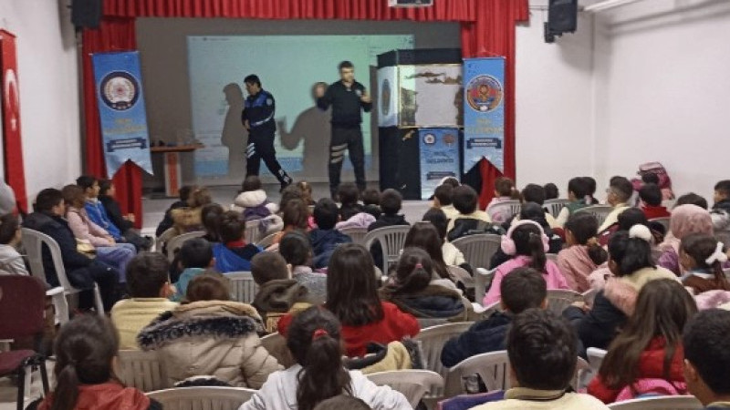 Eskişehir Emniyet Müdürlüğü 62 okulda öğrencilerle buluştu