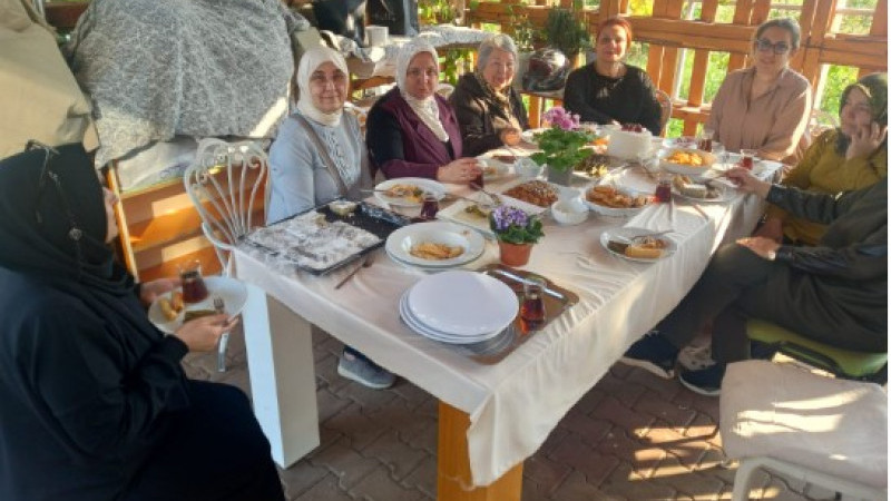 İHH Mersin Kadın Kolları'nın El Emekleri Hayr'a Dönüşüyor