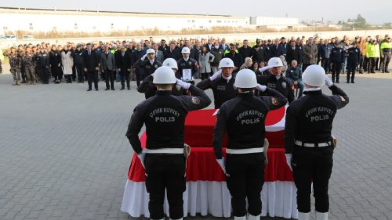 Polis memuru Cinci için tören düzenlendi