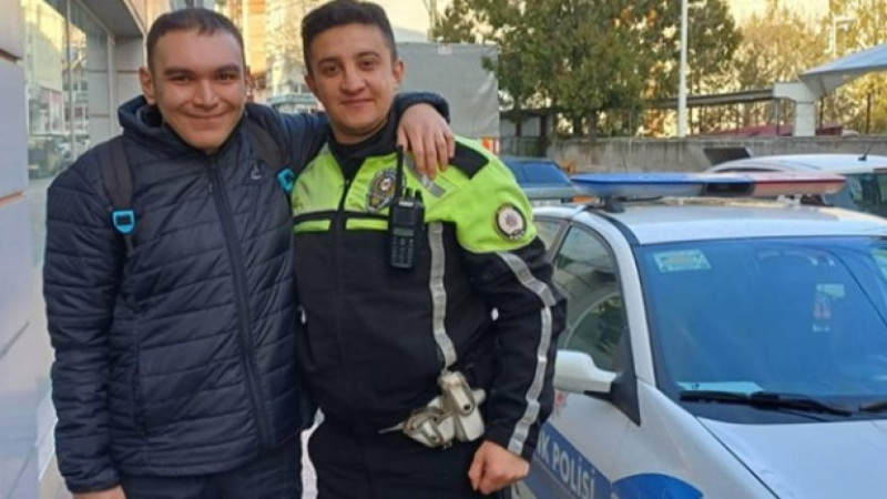 Polis, doğum gününde engelli Ahmet'i sevindirdi