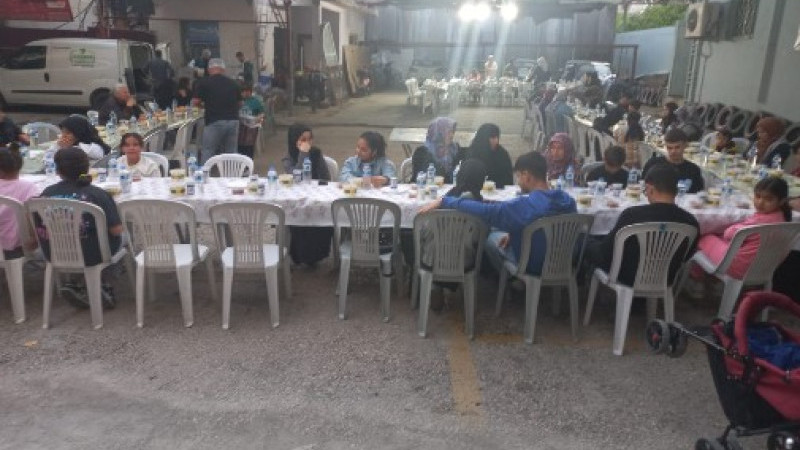 Mersin’de iftar sofrası bu kez yetim çocuklar için kuruldu