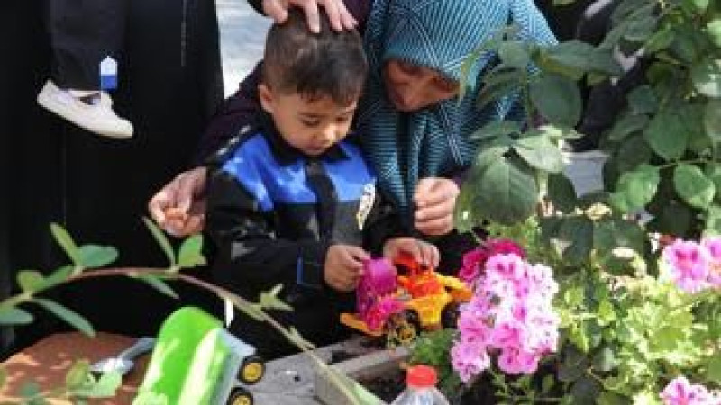 Şehit olan polis memuru, kabri başında anıldı