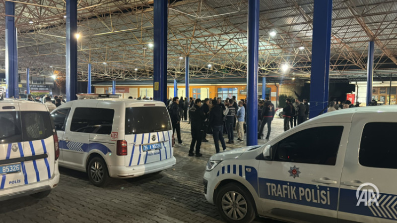 İzmir Seferihisar'da polis ekibine silahlı saldırı