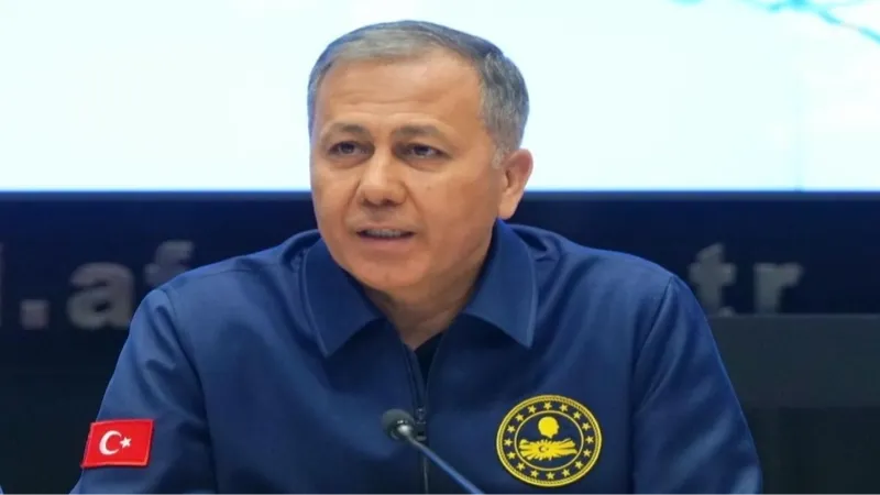 Bakan Yerlikaya'dan yangın raporu: 13 ilde 407 konut ve 96 ahır ağır hasarlı