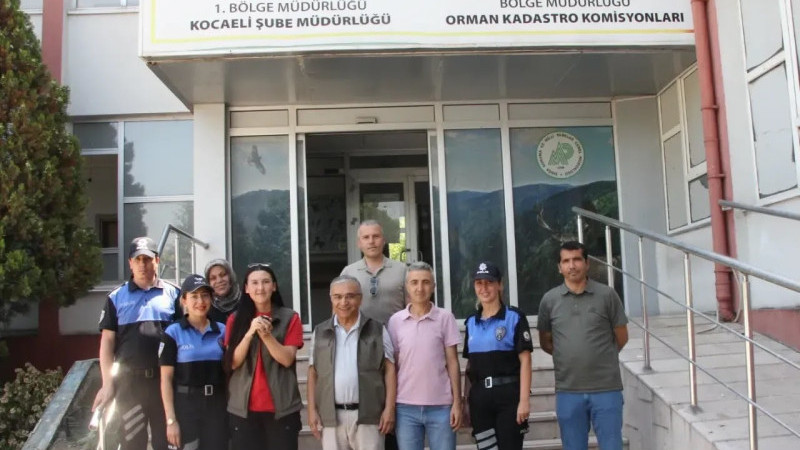 Sıcaktan Etkilenen Ebabil Kuşuna Polis Şefkati