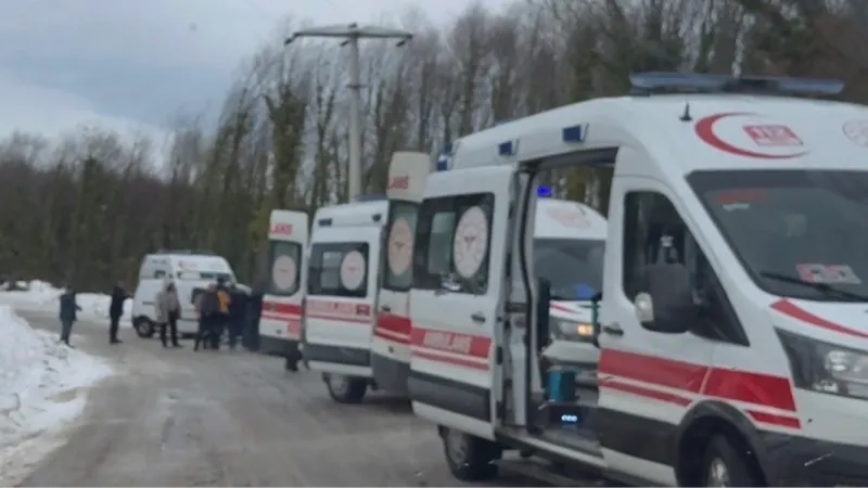 Düzce'de buzlanma kazaya neden oldu: 7 yaralı